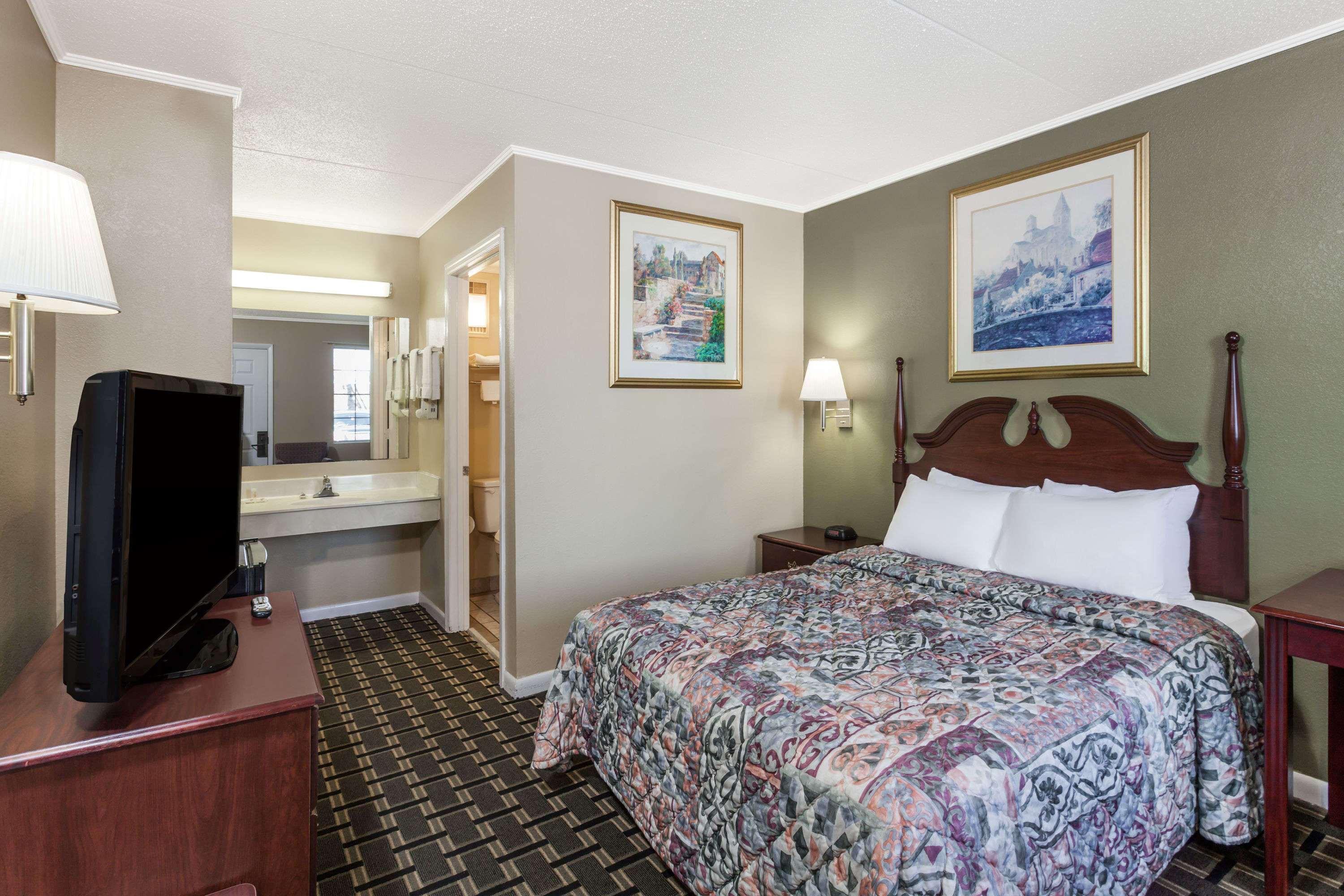 Days Inn By Wyndham Lenoir City Exterior foto