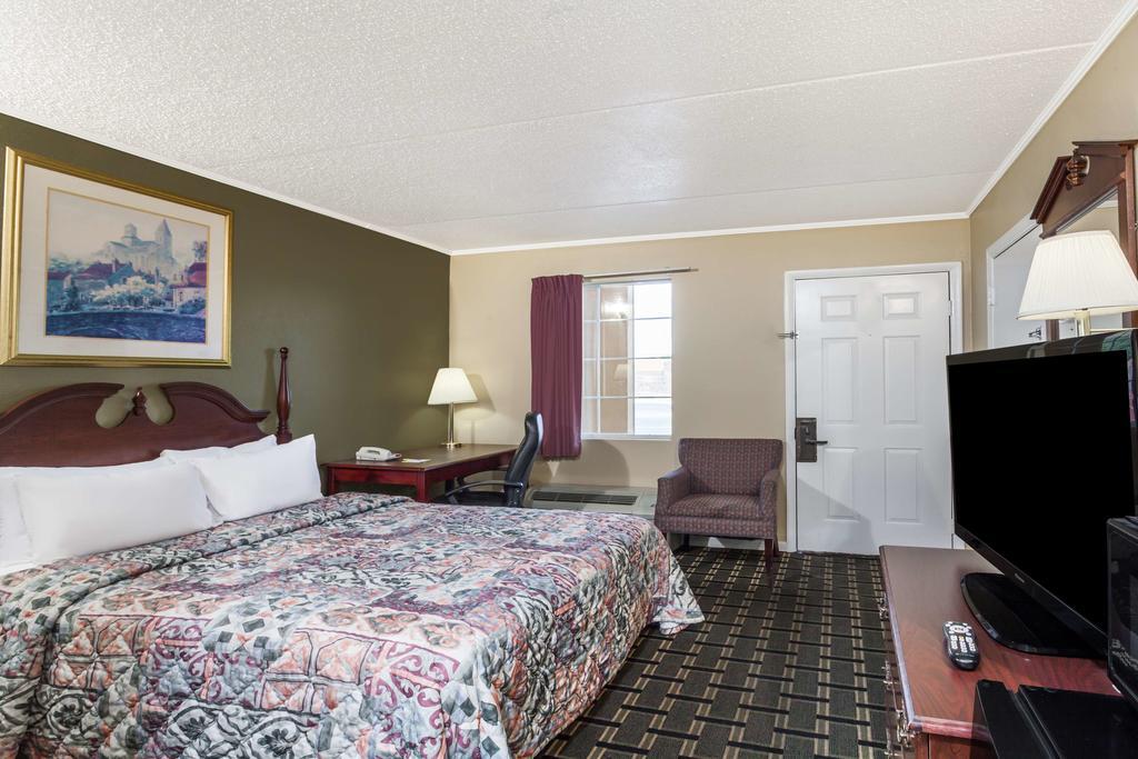 Days Inn By Wyndham Lenoir City Exterior foto